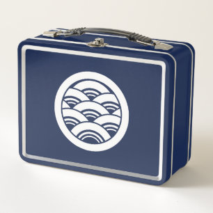 Overlapping waves in circle metal lunch box