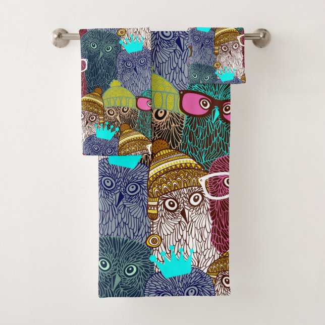 Owl in crown bath towel set (Insitu)