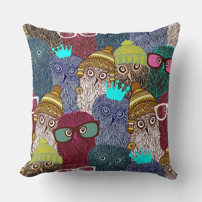 Owl in crown cushion (Front)