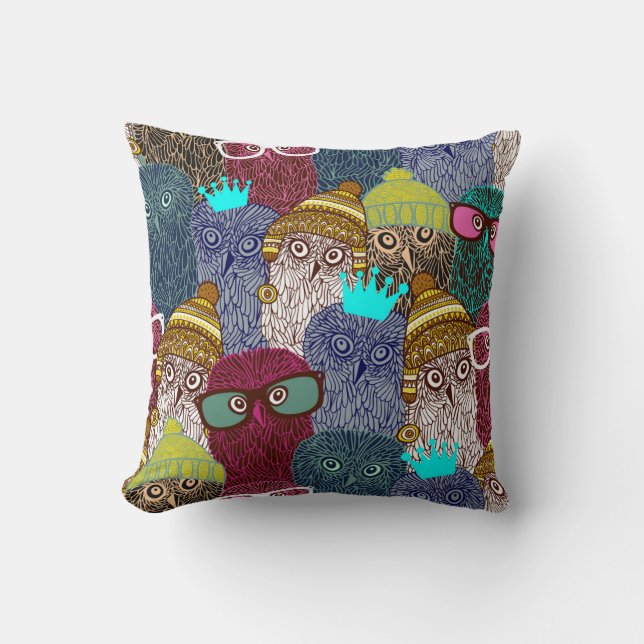 Owl in crown cushion (Front)