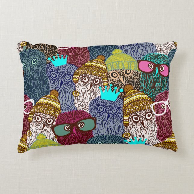 Owl in crown decorative cushion (Front)