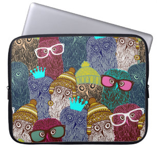 Owl in crown laptop sleeve