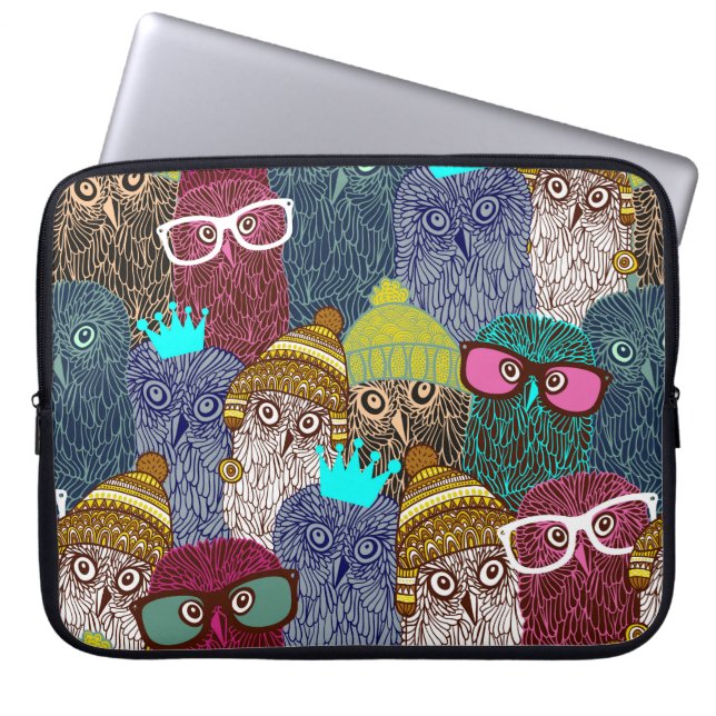 Owl in crown laptop sleeve (Front)