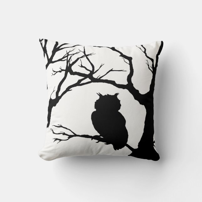 Owl / Throw Pillow (Front)