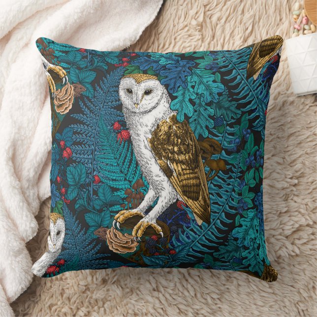 Owls, ferns, oak and berries 3 cushion (Blanket)