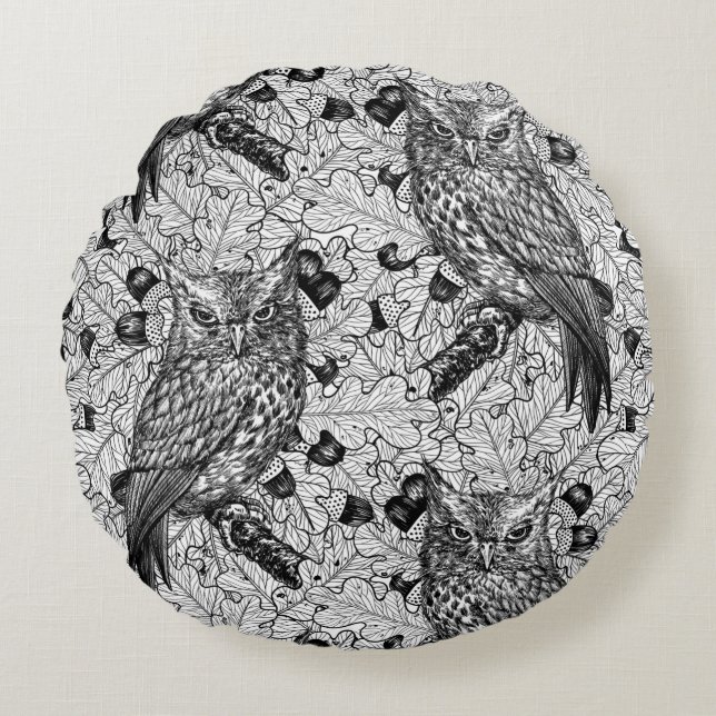 Owls in the oak tree, black and white round cushion (Front)