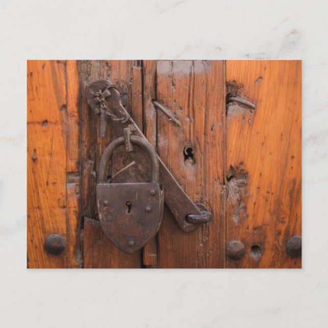 Padlock on wooden door postcard (Front)
