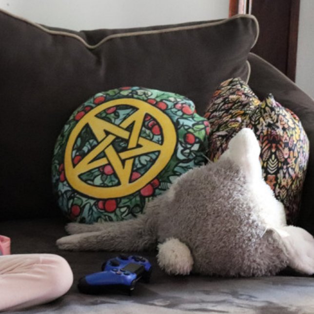 Pagan Yule Pentagram Round Cushion (Creator Uploaded)