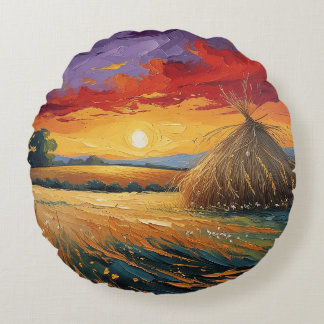 Pajar solitario al atardecer round cushion