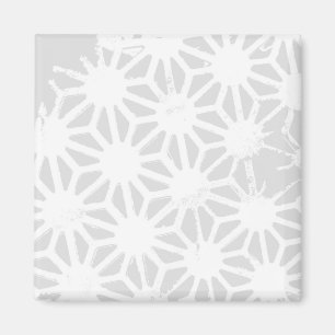 Pale grey geometric pattern magnet