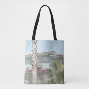 PALM TREE NEAR WHITE CONCRETE HOUSE TOTE BAG