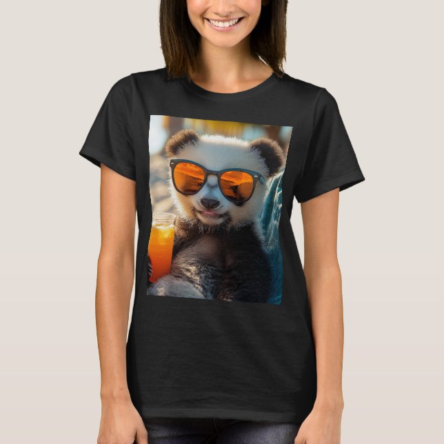Panda chills in the sun T-Shirt (Front)