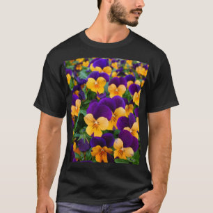 Pansy Bloom: Garden Beauty Close-up. T-Shirt