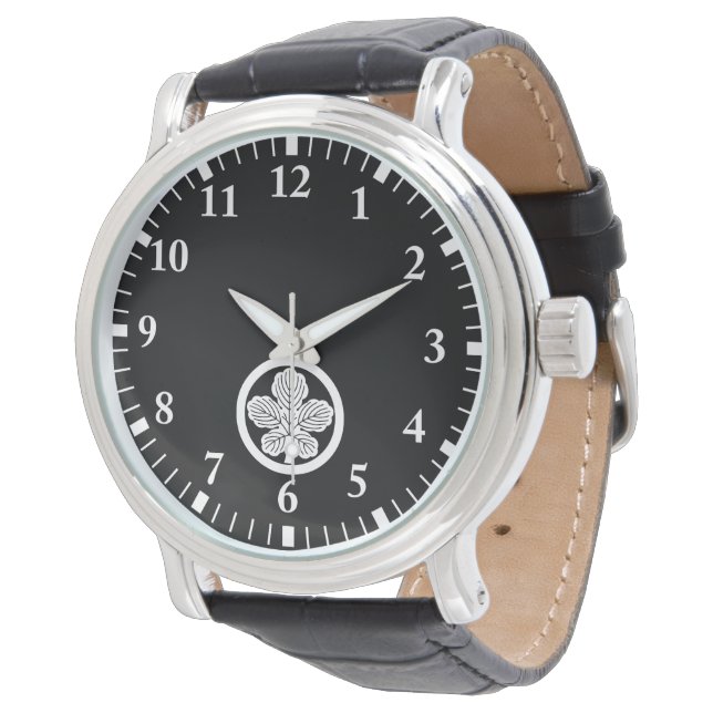 Paper mulberry leaf in circle watch (Angled)