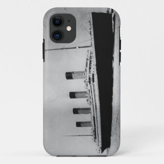Passenger Liner Steamship RMS Titanic iPhone 11 Case