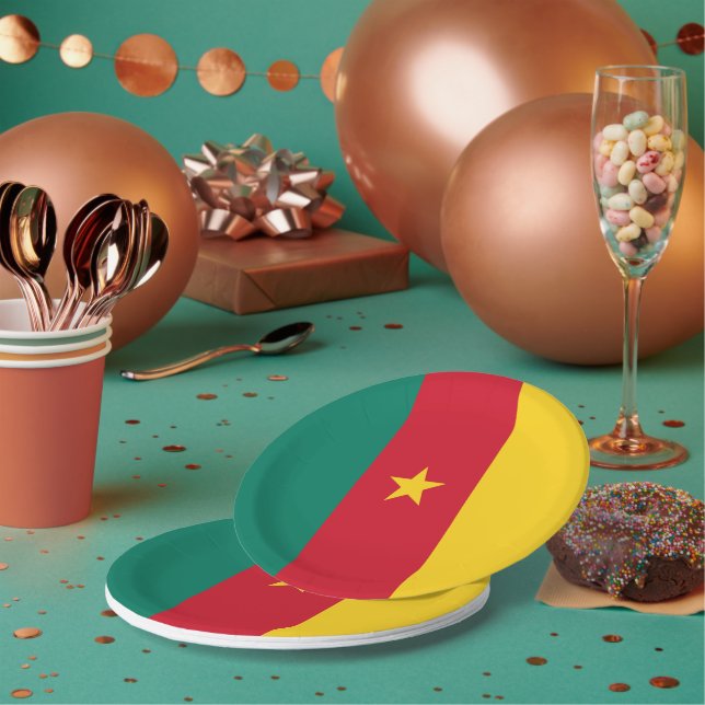 Patriotic paper plate with flag of Cameroon (Multi)