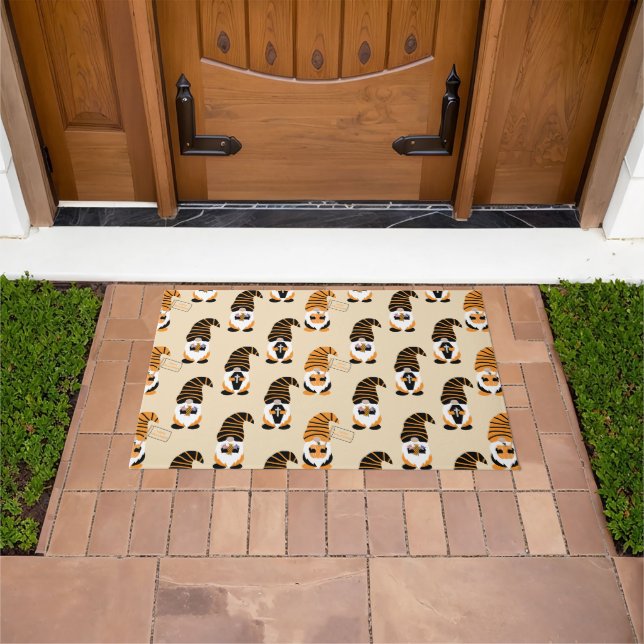 Pattern Of Gnomes, Halloween Gnomes Trick Or Treat Doormat (Outdoor)