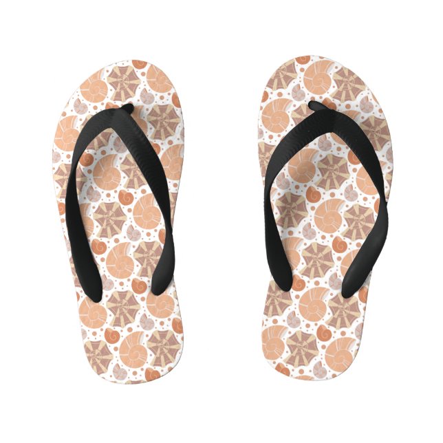 Pattern with cartoon seashell with doodle ornament kid's thongs (Footbed)