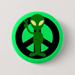 peace alien 6 cm round badge