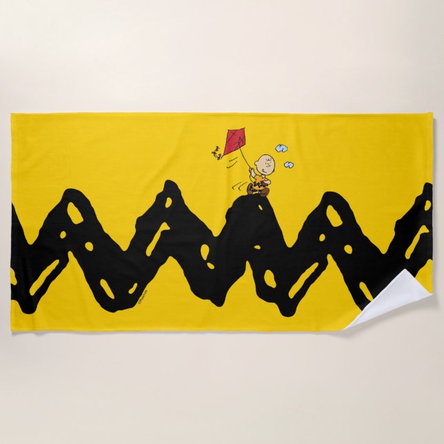 Peanuts | Charlie Brown Flying Kite Beach Towel (Front)