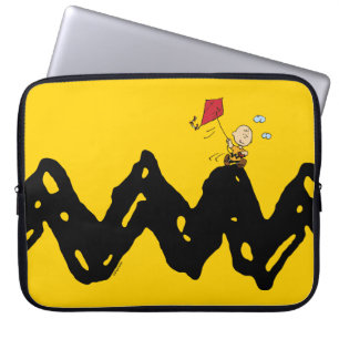 Peanuts   Charlie Brown Flying Kite Laptop Sleeve