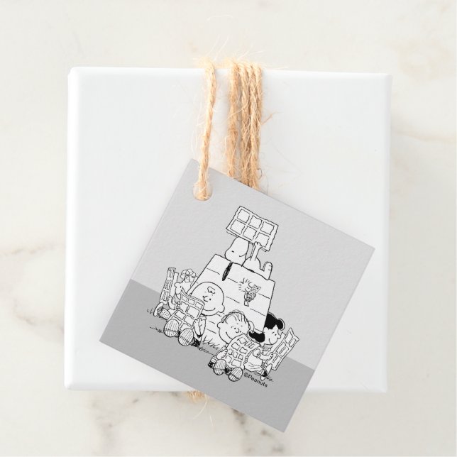 Peanuts Gang Reading Comics Favour Tags (In Situ)