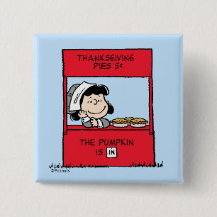 Peanuts   Lucy Pilgrim Pie Stand 15 Cm Square Badge