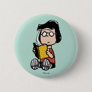 Peanuts   Marcie Reading 6 Cm Round Badge