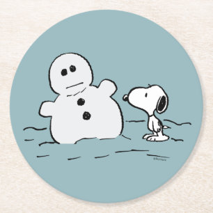 Peanuts   Snoopy Builds A Snowman Round Paper Coaster