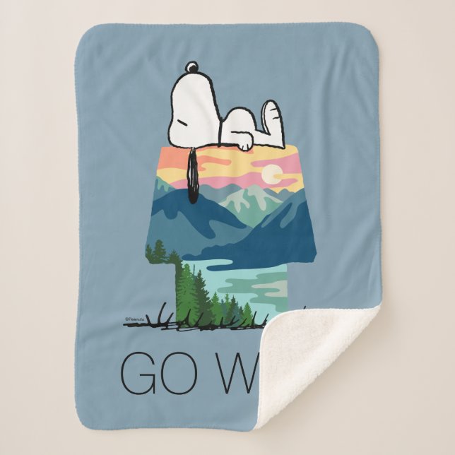 Peanuts | Snoopy Dog House Sunrise Sherpa Blanket (Front)