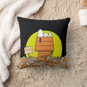Peanuts   Snoopy Napping in the Pumpkin Patch Cushion