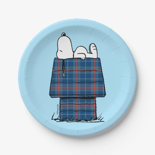 Peanuts | Snoopy Plaid Flannel Holiday Dog House Paper Plate (Front)
