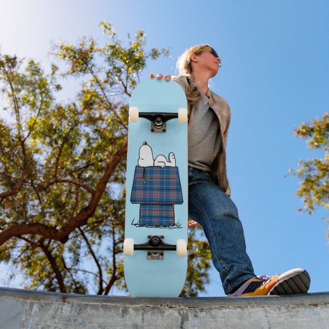 Peanuts | Snoopy Plaid Flannel Holiday Dog House Skateboard (Outdoor 1)