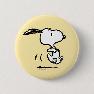 Peanuts   Snoopy Running 6 Cm Round Badge