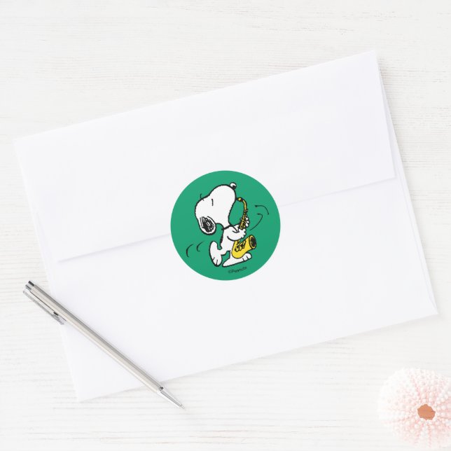 Peanuts | Snoopy Saxophone Player Classic Round Sticker (Envelope)