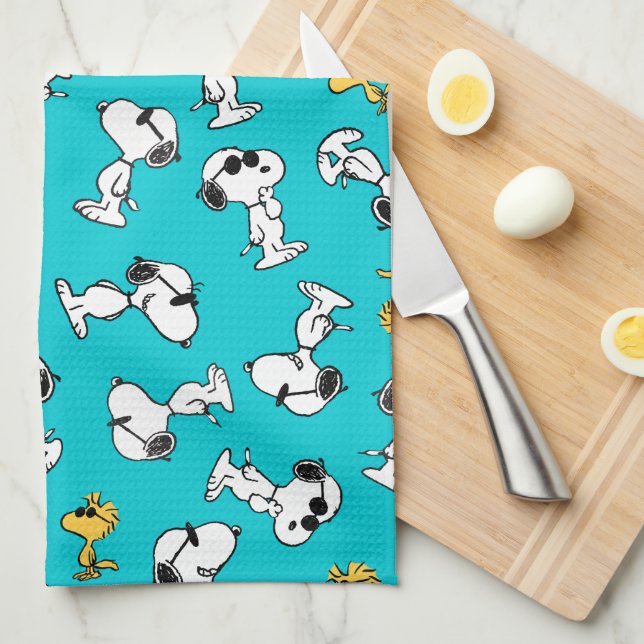 Peanuts | Snoopy & Sunglasses Pattern Tea Towel (Quarter Fold)