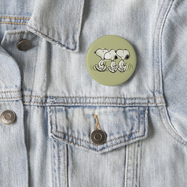 Peanuts | Snoopy Walking Tall 6 Cm Round Badge (In Situ)
