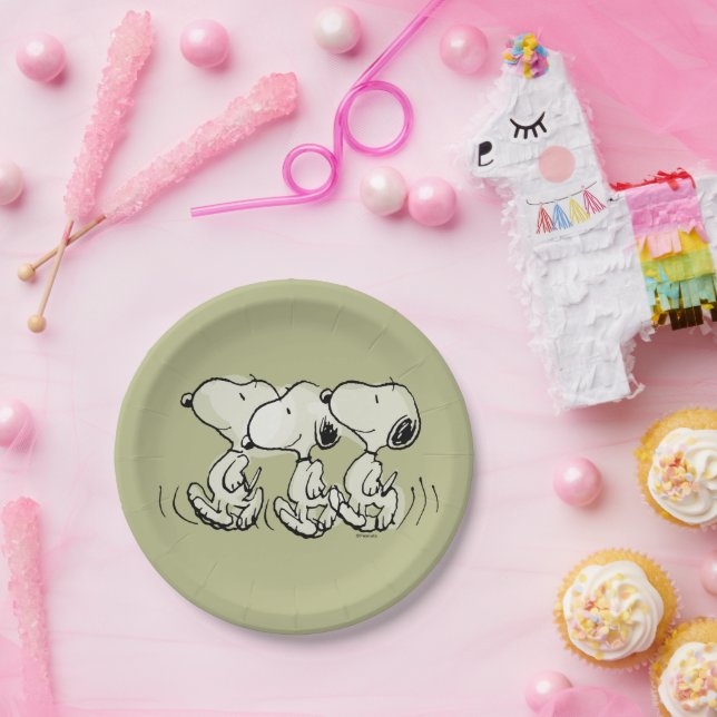 Peanuts | Snoopy Walking Tall Paper Plate (Party)