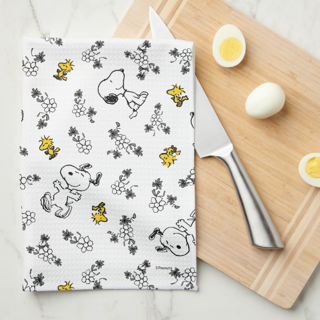 Peanuts | Snoopy & Woodstock B&W Flower Pattern Tea Towel (Quarter Fold)