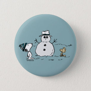Peanuts   Snoopy & Woodstock Build A Snowman 6 Cm Round Badge