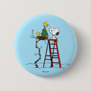 Peanuts   Snoopy & Woodstock Christmas Tree 6 Cm Round Badge