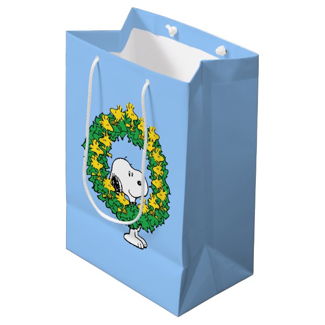 Peanuts | Snoopy & Woodstock Christmas Wreath Medium Gift Bag (Front Angled)