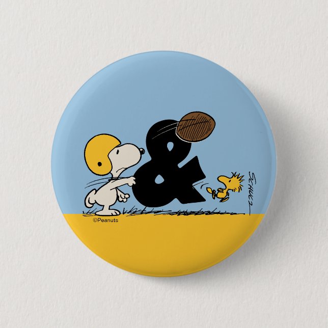 Peanuts | Snoopy & Woodstock Football 6 Cm Round Badge (Front)