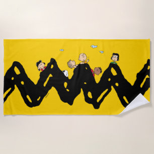 Peanuts   The Gang on the Zig Zag Beach Towel