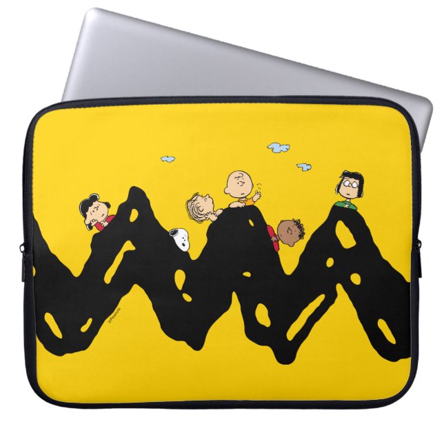 Peanuts | The Gang on the Zig Zag Laptop Sleeve (Front)