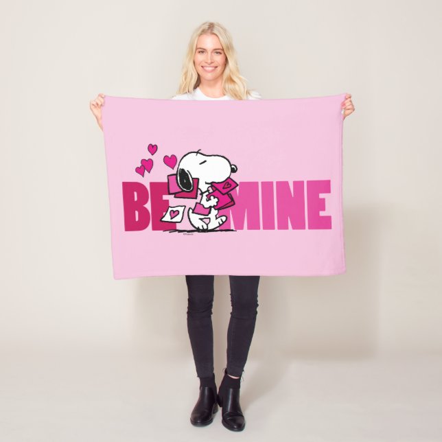Peanuts | Valentine's Day | Snoopy Be Mine Fleece Blanket (In Situ)
