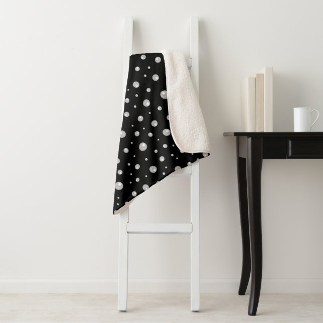 Pearl Pattern on Black Background Sherpa Blanket (In Situ)