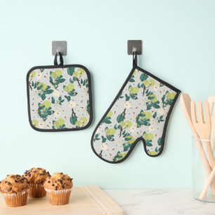 Pears & Bees in a Botanical Floral Garden Kitchen Oven Mitt & Pot Holder Set