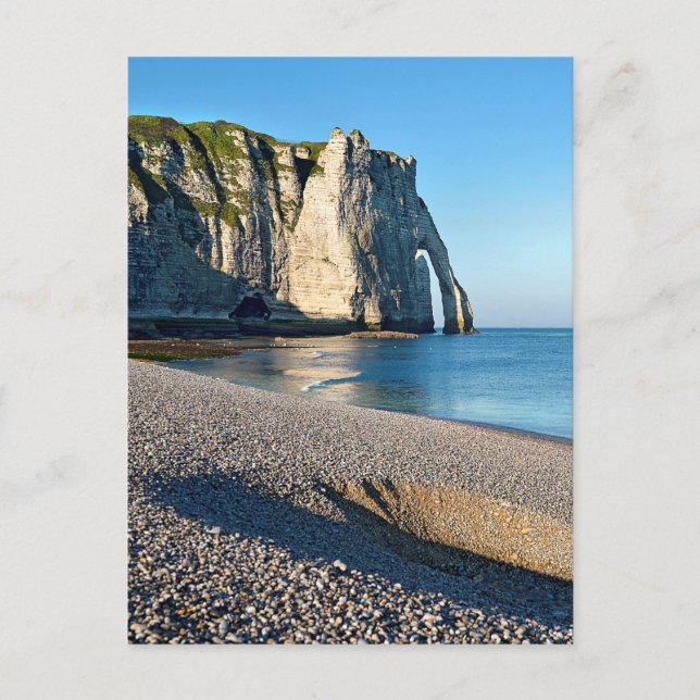 Pebble beach and cliff of Etretat in France Postcard (Front)