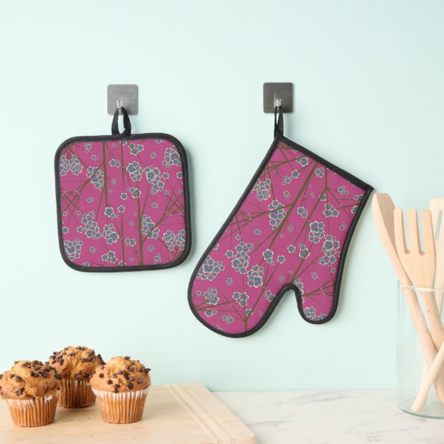 Peculiar Branches Boysenberry  Oven Mitt & Pot Holder Set (Insitu(Hanging))